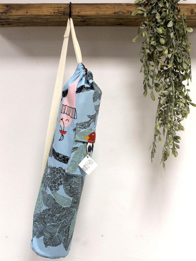 Bolsa para esterilla de yoga en loneta azul estampada con pájaros