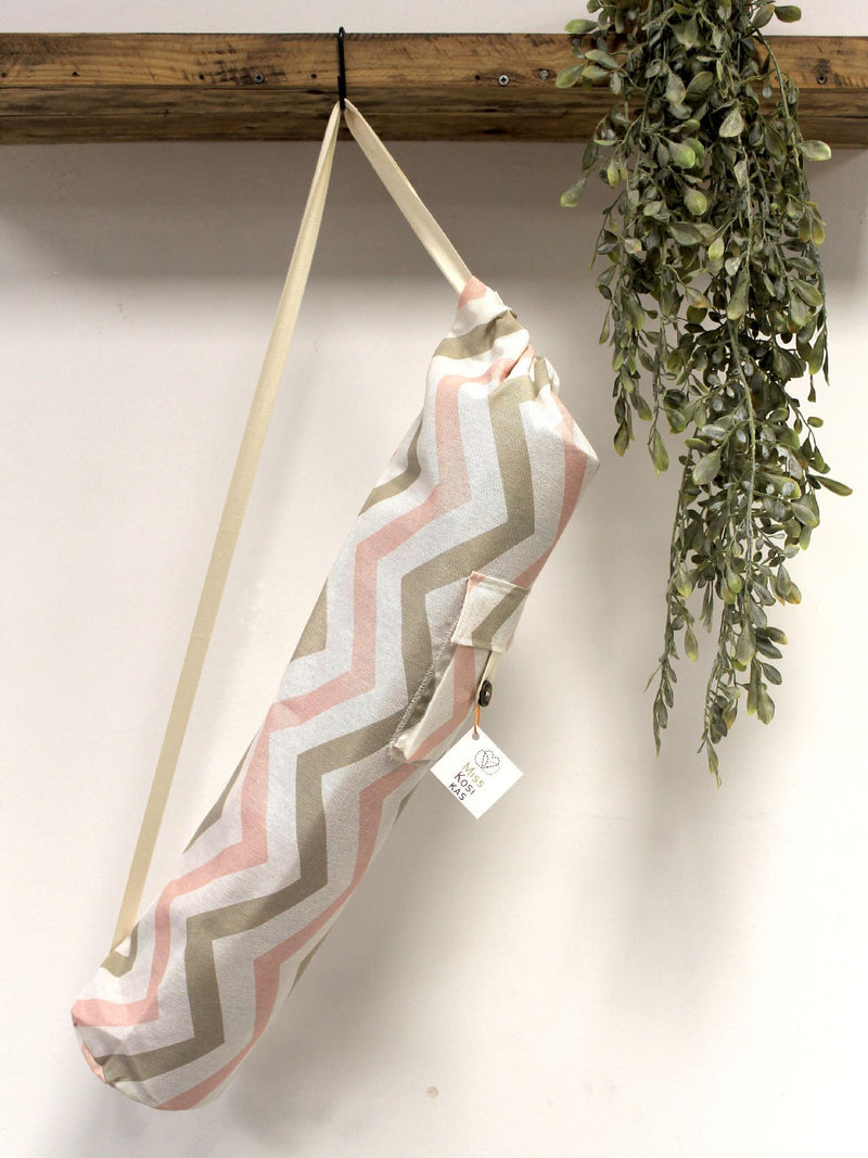Bolsa para esterilla de yoga en loneta con zigzag rosa y gris