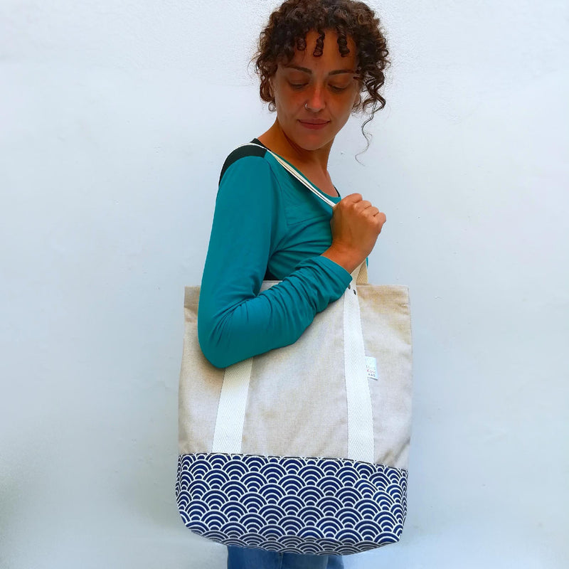 Bolso mediano de algodón con motivo japonés seigaiha de ondas · foto 2 de 3
