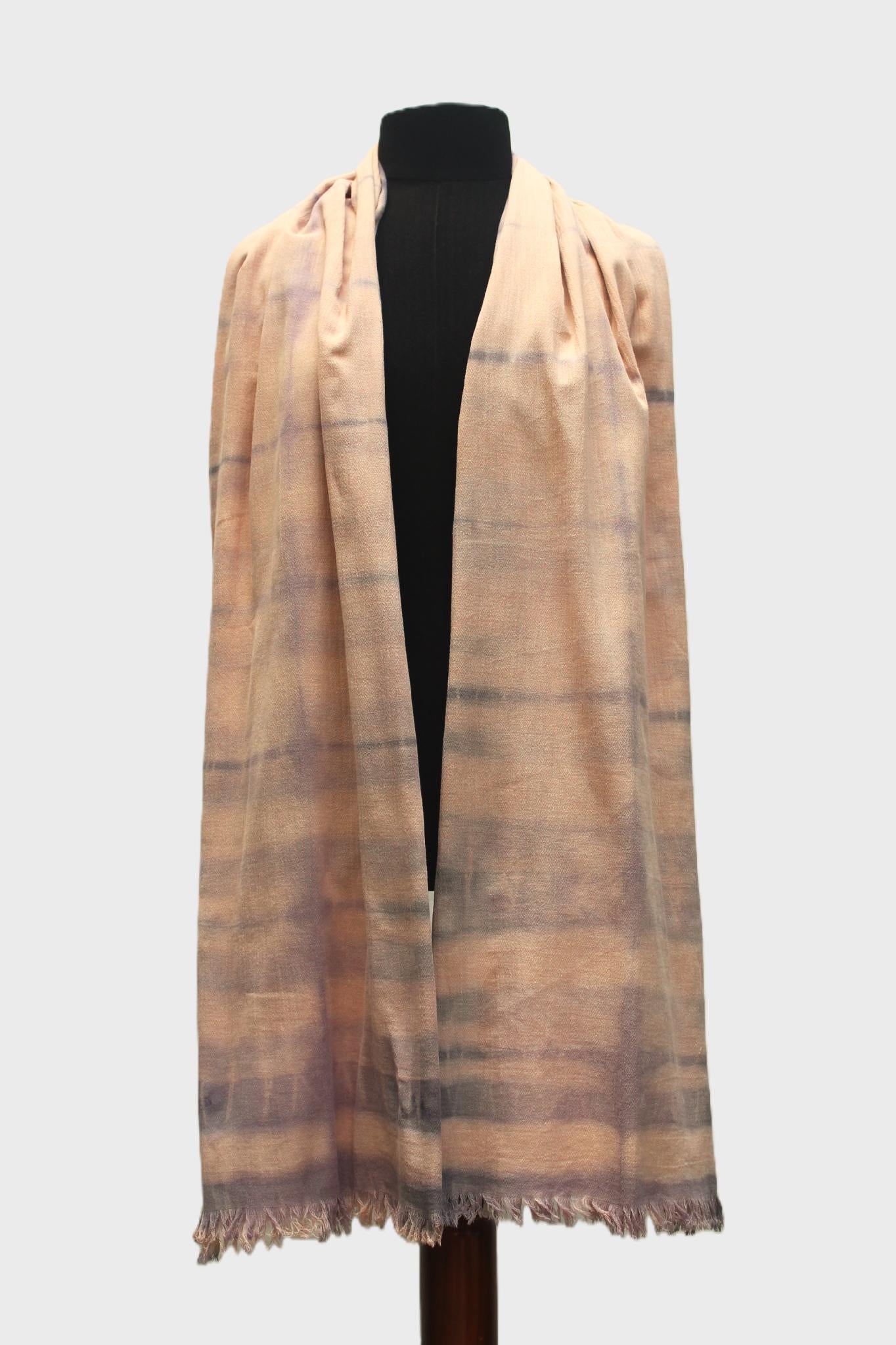Bufanda de bambula de algodón teñida con dos tintes vegetales en rosa y violeta