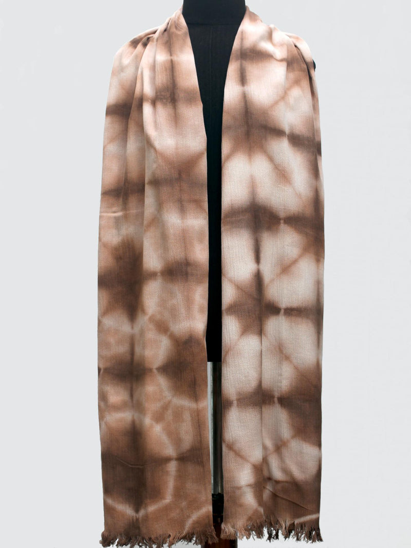 Foulard de bambula de algodón teñido con shibori en triángulos marrones y blancos