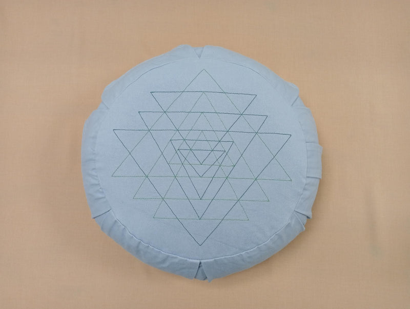 Funda de zafu azul grisáceo con un Sri Yantra bordado