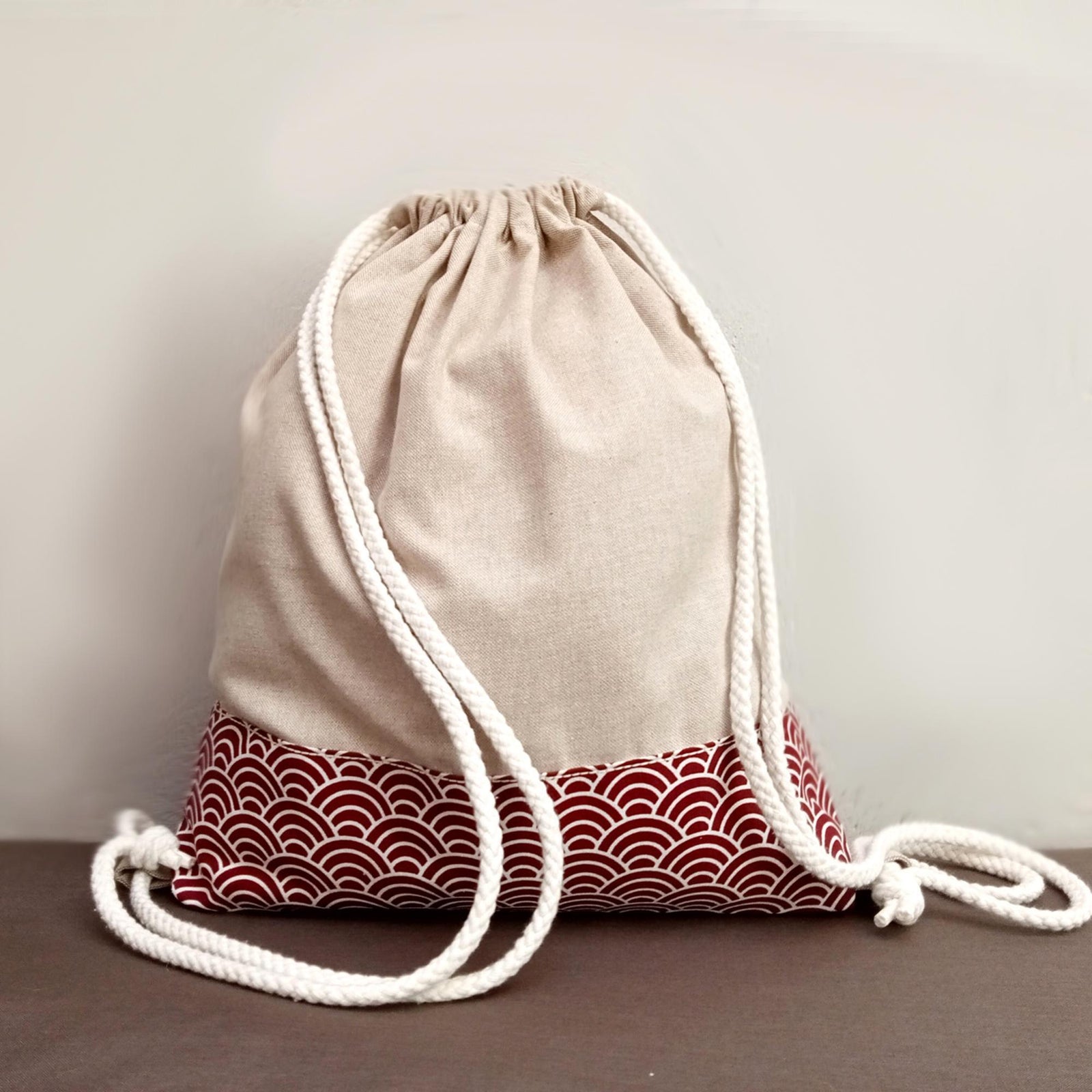 Mochila de cordones de algodón con estampado japonés de ondas · foto 2 de 4