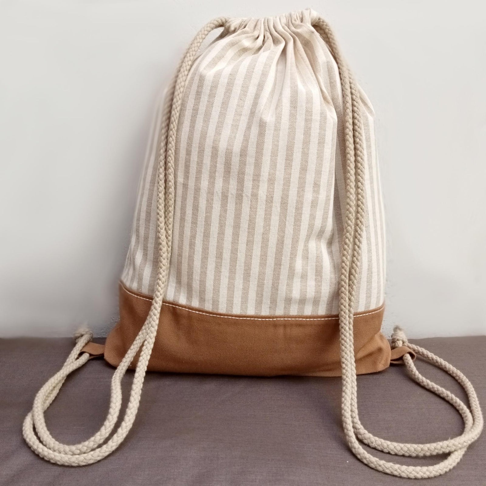 Mochila de cordones de algodón con tejido de rayas · foto 1 de 4
