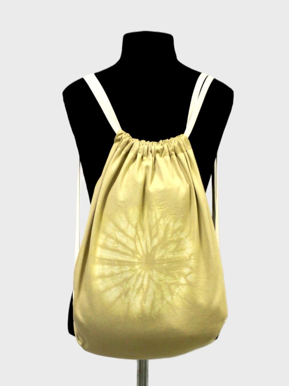 Mochila saco de algodón orgánico teñida a mano con shibori y tinte natural · foto 1 de 5